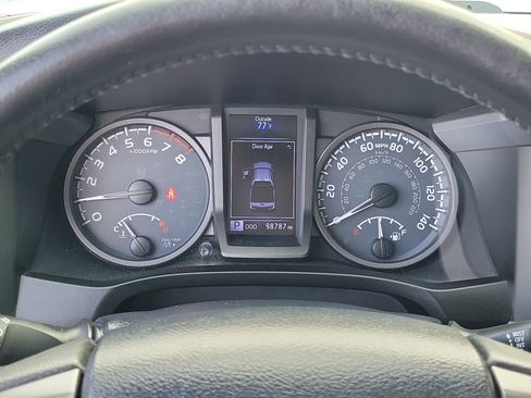 Used 2018 Toyota Tacoma TRD Off-Road image 24