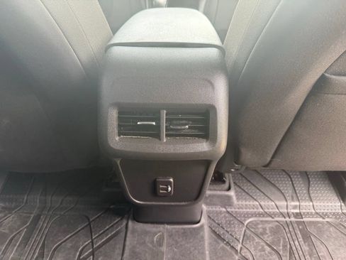 Used 2023 Chevrolet Equinox LT FWD image 18