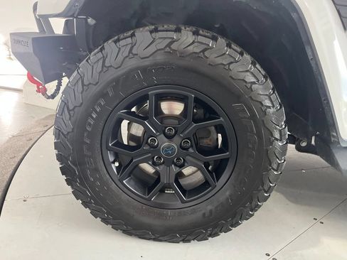Used 2023 Jeep Wrangler Unlimited Sahara w/ Cold Weather Group AWD/4WD image 14