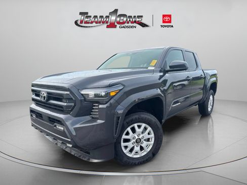 Used 2025 Toyota Tacoma SR5 AWD/4WD image 5
