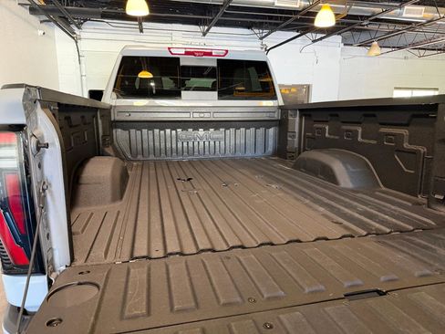 Used 2025 GMC Sierra 2500 AT4 w/ AT4 Premium Plus Package AWD/4WD image 8