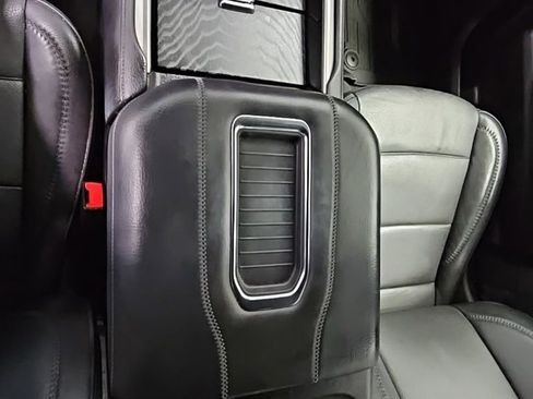 Used 2023 GMC Yukon XL Denali image 22