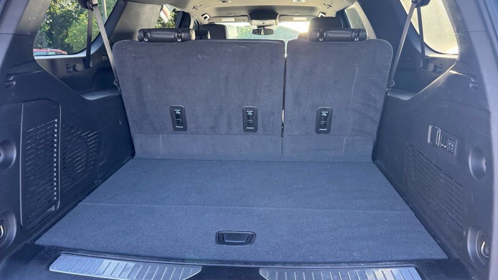 Used 2024 Chevrolet Suburban RST w/ Luxury Package AWD/4WD image 9