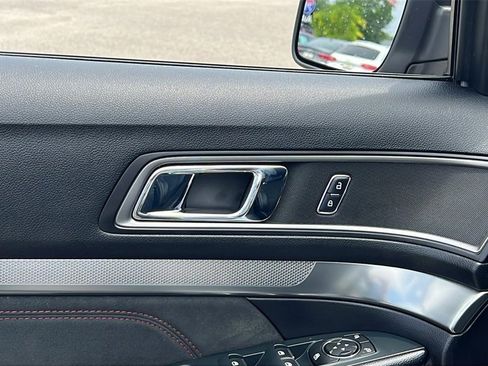 Used 2019 Ford Explorer XLT w/ XLT Sport Appearance Package image 10