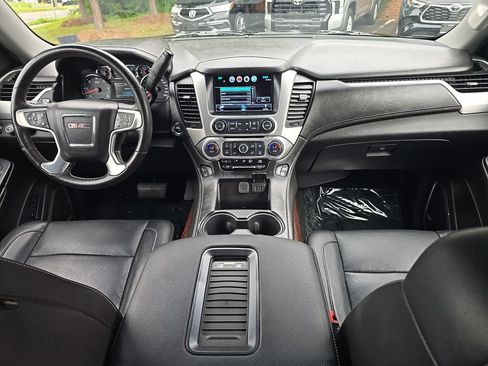Used 2017 GMC Yukon SLT AWD/4WD image 16