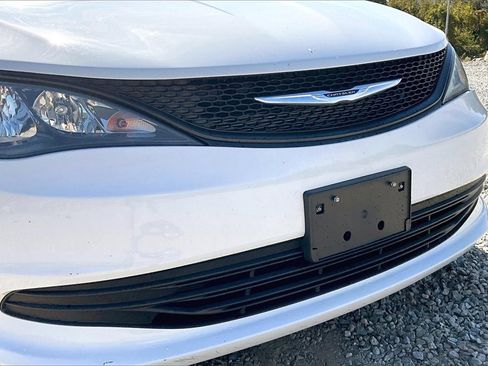 Used 2019 Chrysler Pacifica L image 18