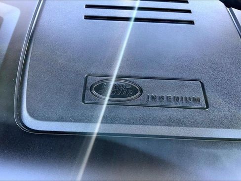 Certified 2025 Land Rover Discovery Dynamic SE AWD/4WD image 31