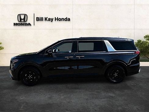 Used 2025 Kia Carnival FWD image 10