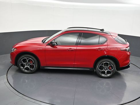 Used 2024 Alfa Romeo Stelvio Veloce AWD/4WD image 19
