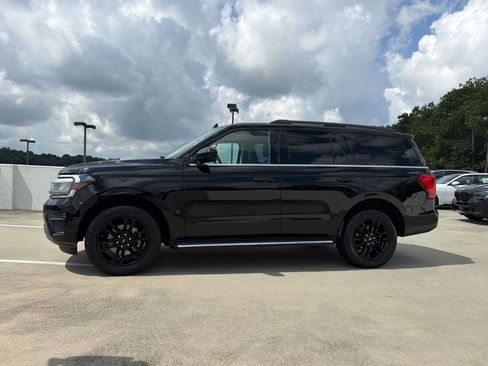 Used 2022 Ford Expedition XLT RWD image 2