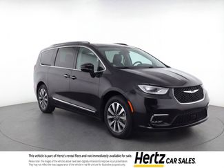 Used 2023 Chrysler Pacifica Touring-L video 1