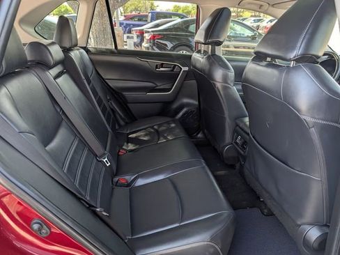 Used 2020 Toyota RAV4 XLE Premium image 31