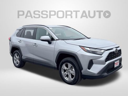 Used 2025 Toyota RAV4 XLE AWD/4WD image 12
