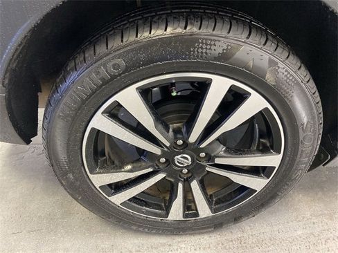 Used 2019 Nissan Kicks SR image 19