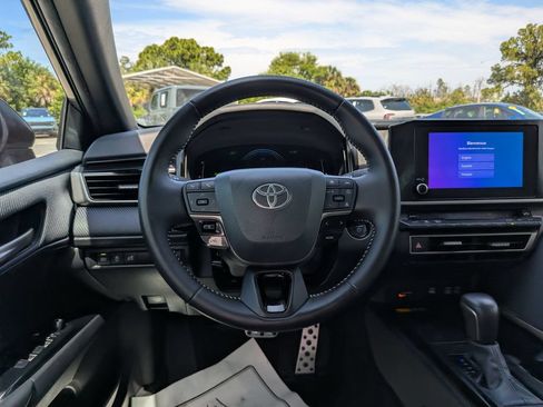 Used 2025 Toyota Camry SE FWD image 16