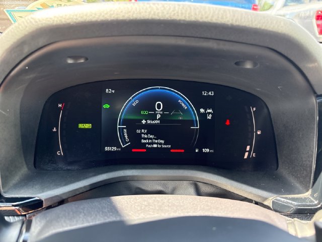 Used 2025 Toyota Camry SE FWD image 13