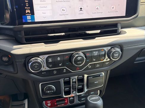 Used 2025 Jeep Gladiator Mojave w/ Safety Group AWD/4WD image 16