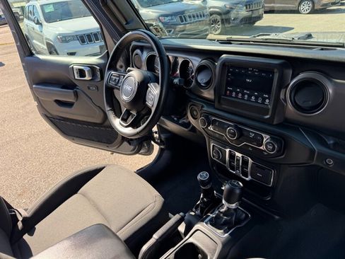 Used 2022 Jeep Gladiator Sport image 52