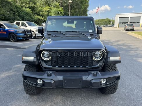 Used 2025 Jeep Wrangler Willys AWD/4WD image 2