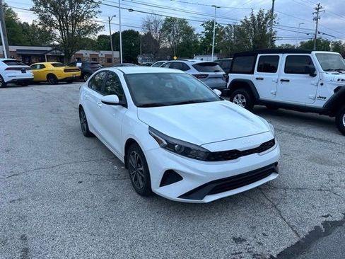 Certified 2024 Kia Forte LXS FWD image 2