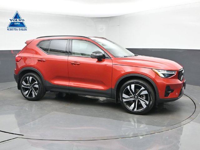 Used 2023 Volvo XC40 B5 Plus w/ Driver Assist Package AWD/4WD image 1