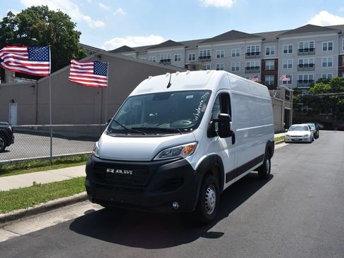 Used 2026 RAM ProMaster 2500 w/ Convenience Group FWD image 2