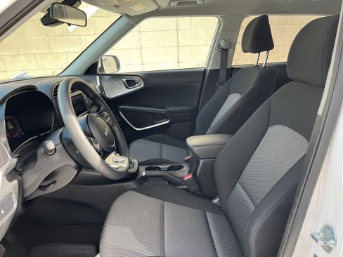 Used 2025 Kia Soul LX w/ LX Technology Package image 24