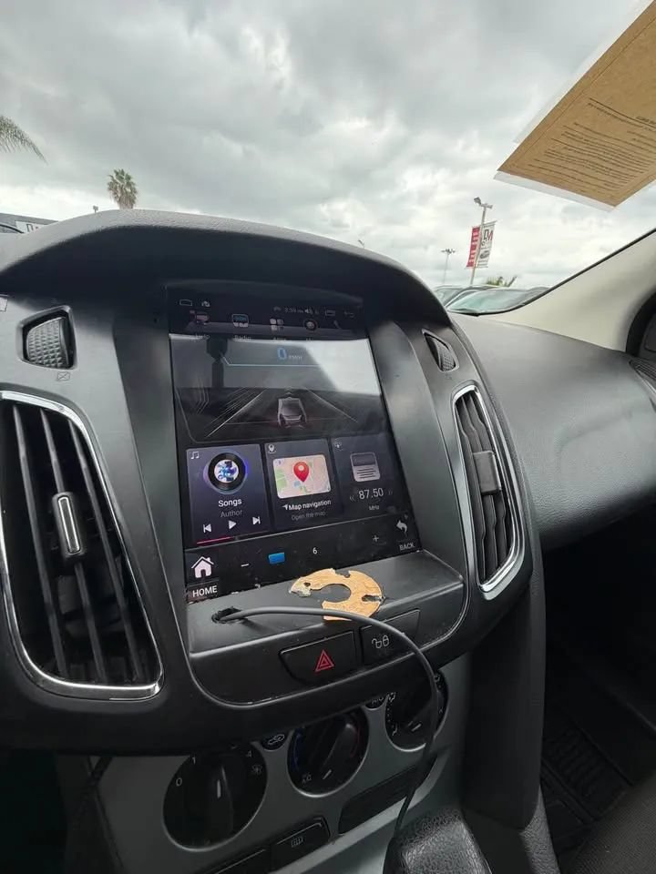 Used 2012 Ford Focus SE FWD image 7