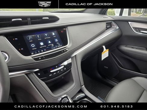 New 2026 Cadillac XT5 Luxury image 11