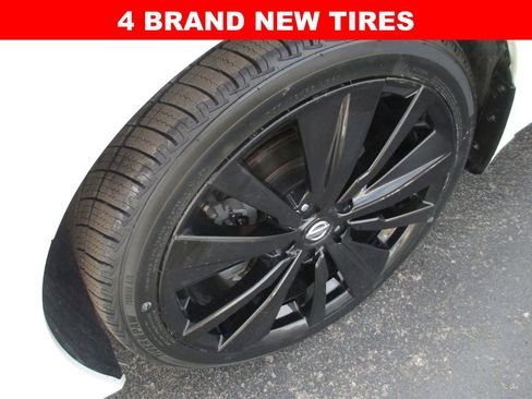 Used 2022 Nissan Altima 2.5 SR w/ Midnight Edition Package image 2