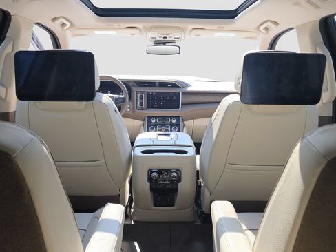 Used 2023 GMC Yukon XL Denali AWD/4WD image 12