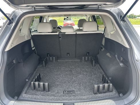 Used 2021 Volkswagen Tiguan SE AWD/4WD image 32