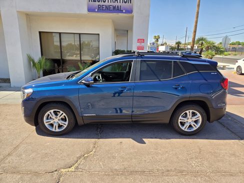 Used 2021 GMC Terrain SLE w/ Driver Convenience Package FWD image 2