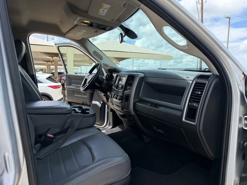 Used 2018 RAM 2500 Tradesman w/ Chrome Appearance Group image 19