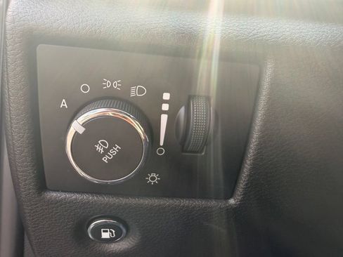 Used 2017 Jeep Grand Cherokee Altitude AWD/4WD image 8