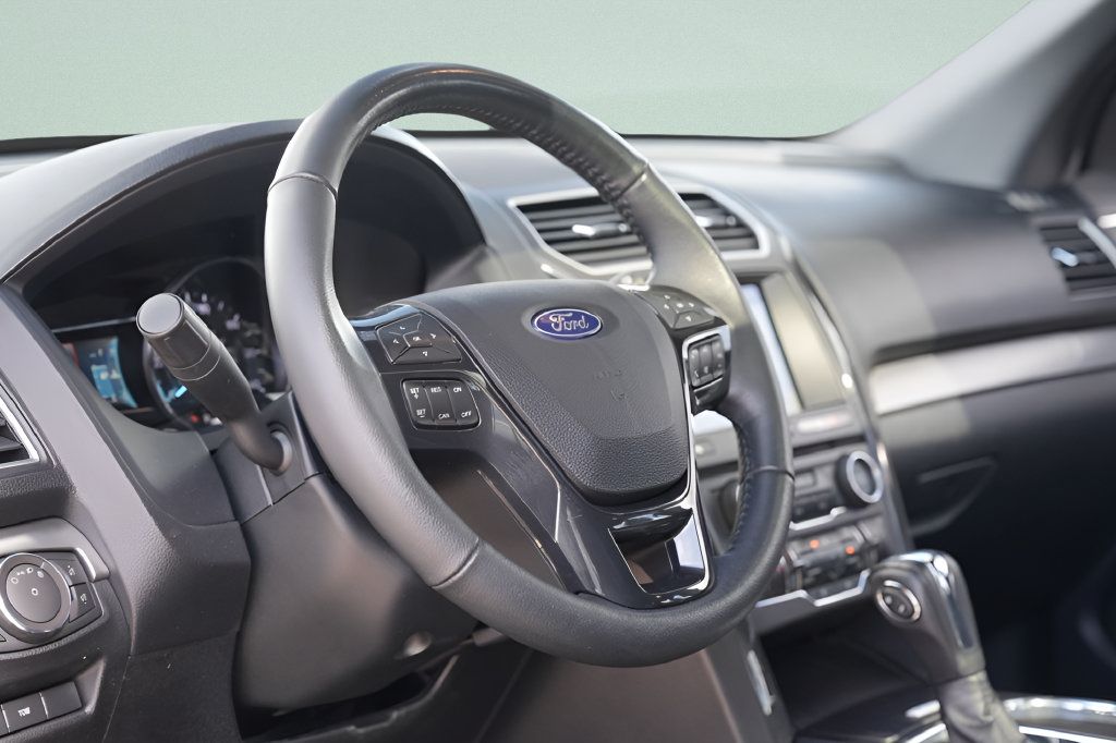 Used 2018 Ford Explorer XLT w/ Equipment Group 202A AWD/4WD image 25