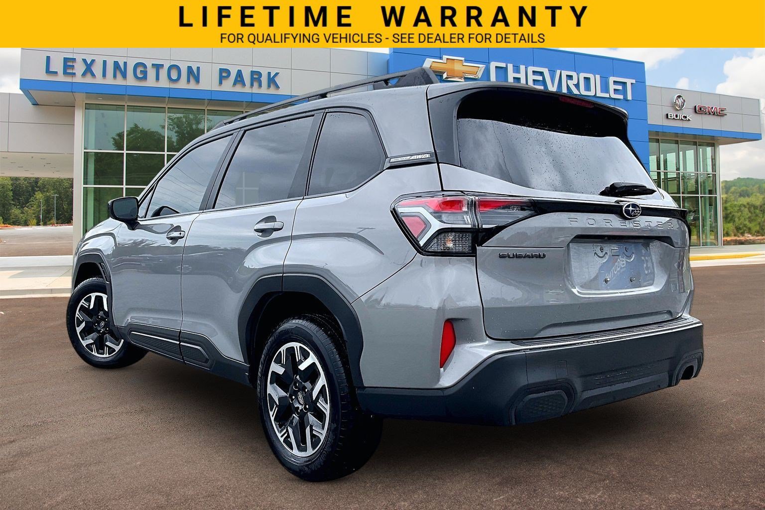 Used 2025 Subaru Forester Premium AWD/4WD image 3