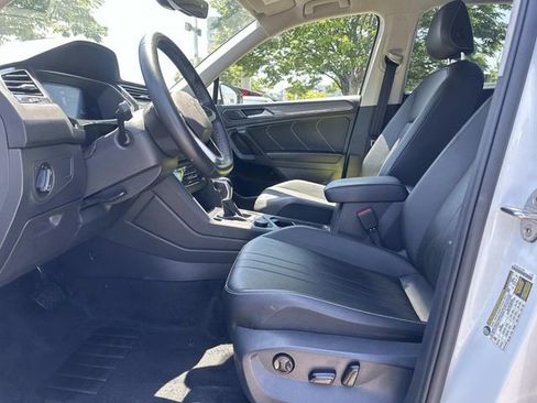 Used 2022 Volkswagen Tiguan SE AWD/4WD image 18