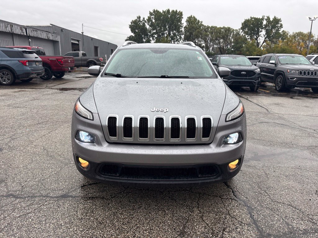 Used 2017 Jeep Cherokee Latitude w/ Cold Weather Group AWD/4WD image 4