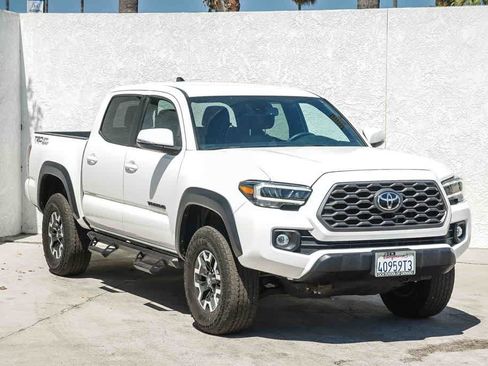 Used 2023 Toyota Tacoma TRD Off-Road w/ Technology Package RWD image 3