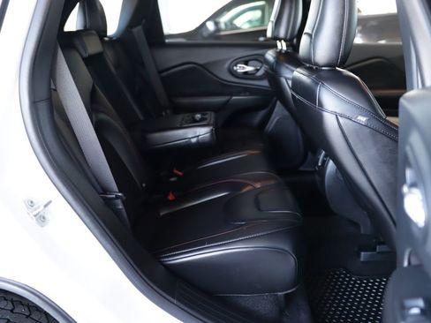 Used 2019 Jeep Cherokee Trailhawk w/ Cold Weather Group image 30