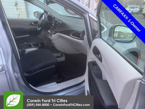 Used 2018 Chrysler Pacifica Touring Plus w/ Tire & Wheel Group image 6