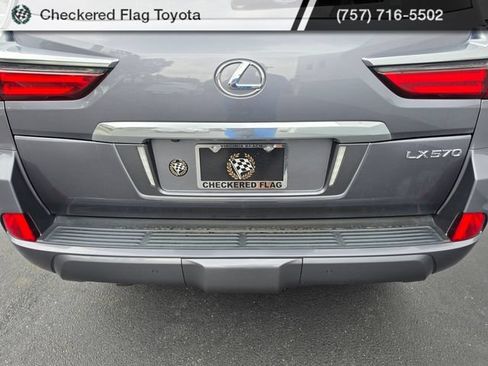 Used 2018 Lexus LX 570 4WD w/ Luxury Package image 17