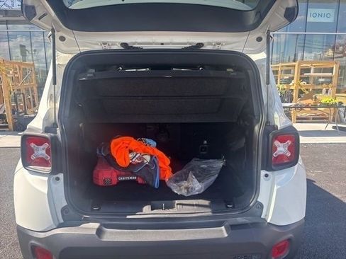 Used 2021 Jeep Renegade Latitude image 17