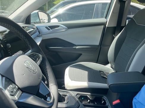 New 2026 Volkswagen Taos SE FWD image 2