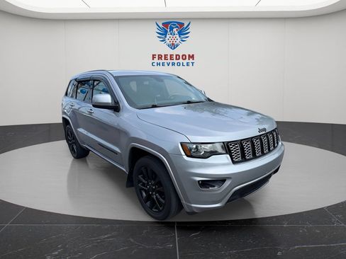 Used 2020 Jeep Grand Cherokee Altitude AWD/4WD image 7