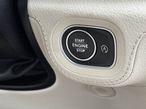 Used 2022 Mercedes-Benz GLS 450 4MATIC image 33