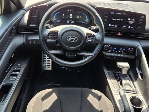 Used 2025 Hyundai Elantra Sport FWD image 13