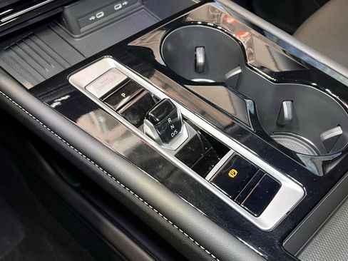 Used 2025 Volkswagen Atlas SEL Premium R-Line image 31