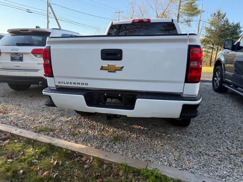 Used 2018 Chevrolet Silverado 1500 Custom w/ Custom Value Package image 9